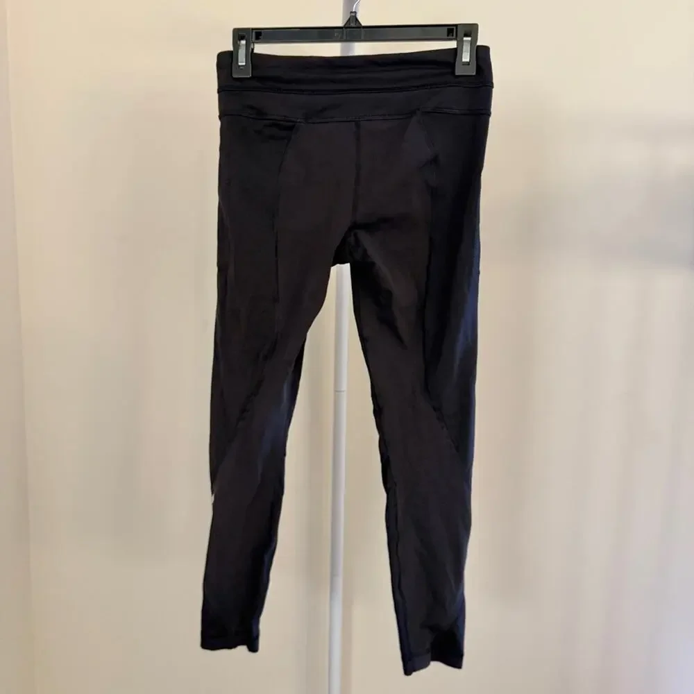 Lululemon Black Athletic Leggings with Front Zipper Pockets Size 6